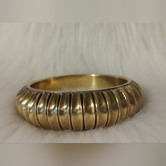Jewelry - 🦜Vintage chunky brass bangle🦜